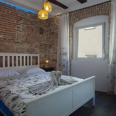 Apartment Denis Old Town Apartment *